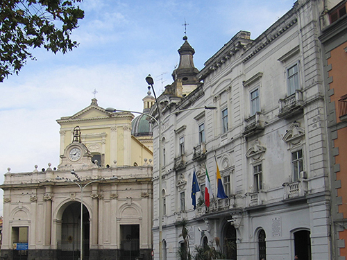 Castellammare di Stabia. Cattedrale di Santissima Maria Assunta e Palazzo Farnese.